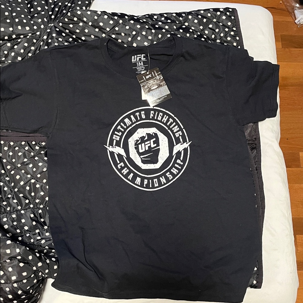 Youth shirt -22 UFC BOLT BLK Shirt NWT